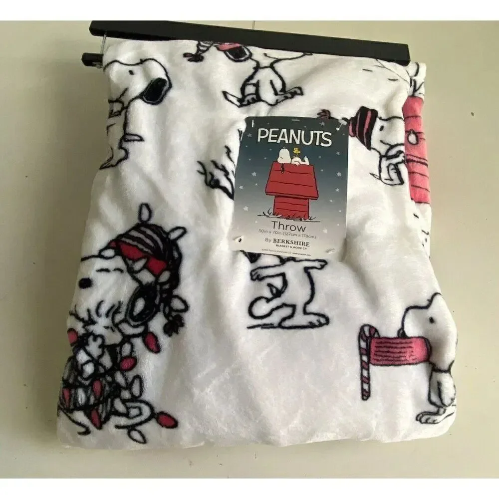 Peanuts Snoopy Pink Winter Holiday Throw‎ Blanket Christmas Snowman 50 x 70” NEW